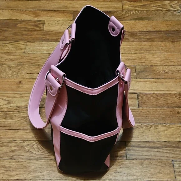 Betty Boop Black and Pink Heart Shoulder Bag - Picture 3 of 7